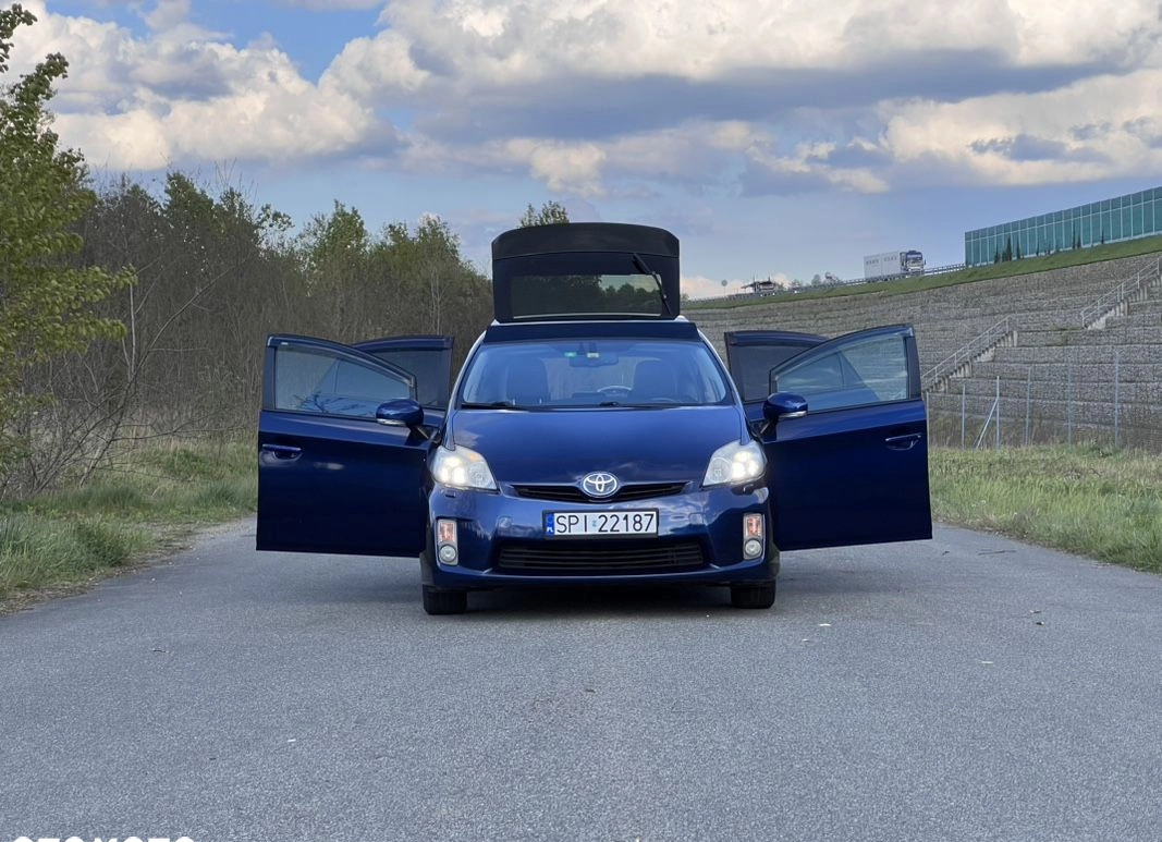 Toyota Prius cena 34000 przebieg: 340000, rok produkcji 2010 z Ślesin małe 742